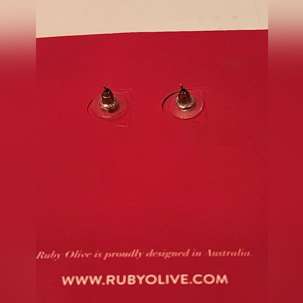 NWT Ruby Olive Oval Resin Dangle Earrings - Picture 3 of 3